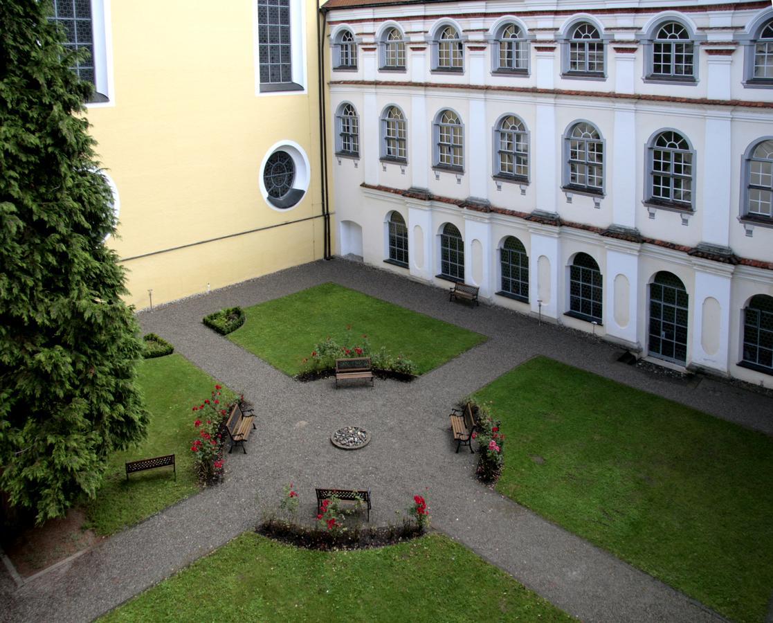 Отель Jugendhaus St. Norbert Рот-ан-дер-Рот Экстерьер фото
